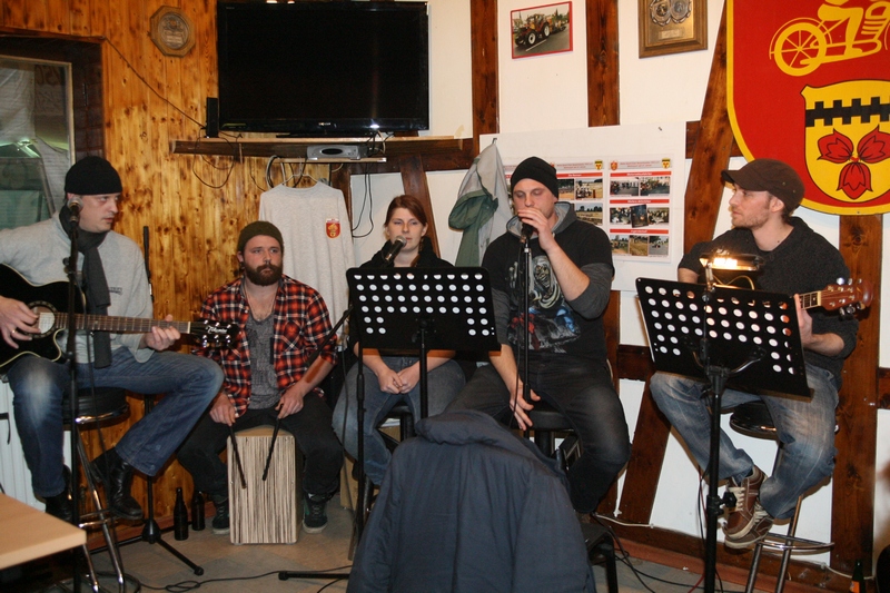 Die Band Strawberry Sunday aus Langenselbold und Hasselroth macht bei der Polarfete am Dienstag wie im Vorjahr Live-Musik